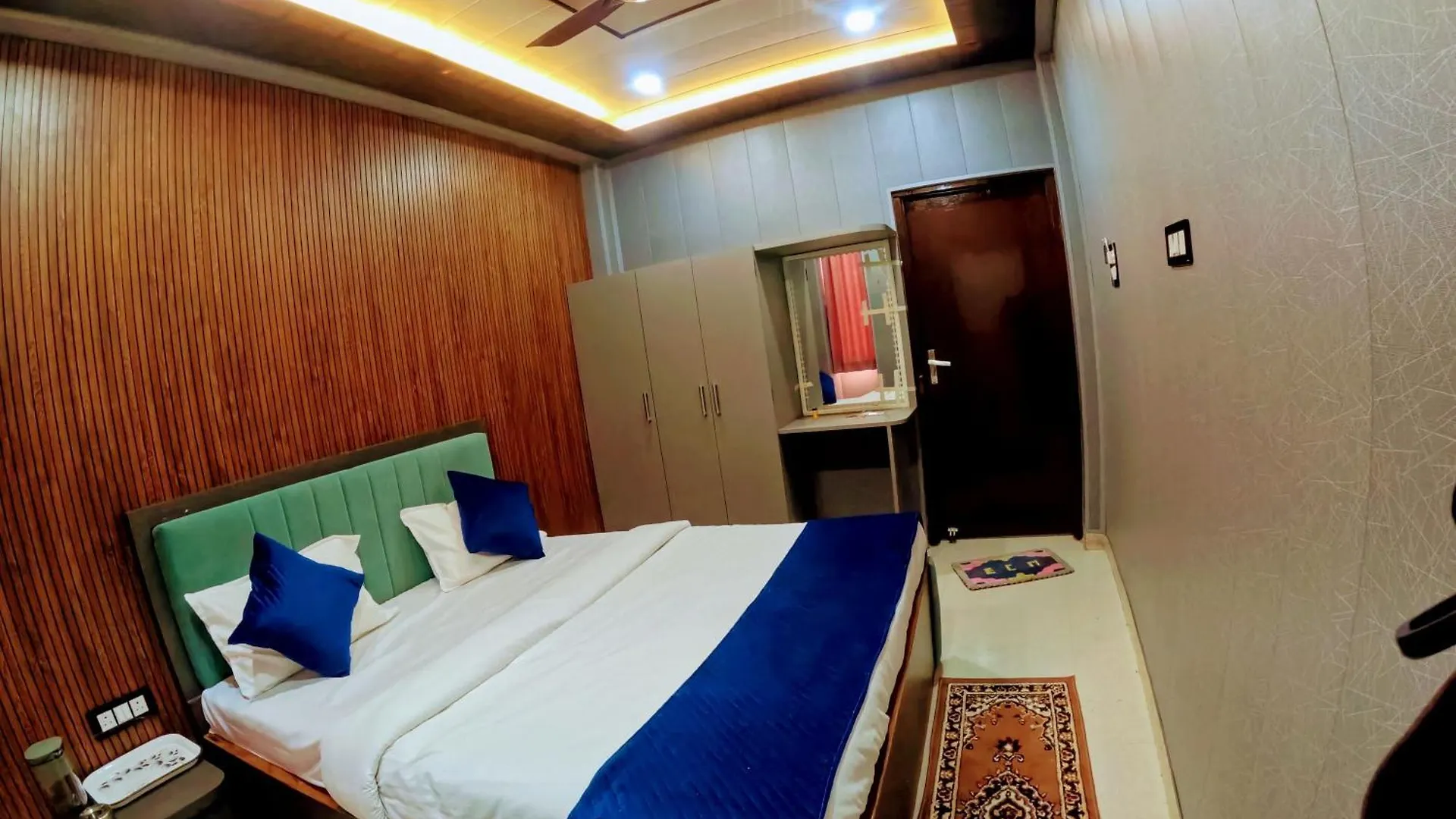 Hotel R K Villa- 500 Mtr From Kashi Vishvanath Temple Varanasi India