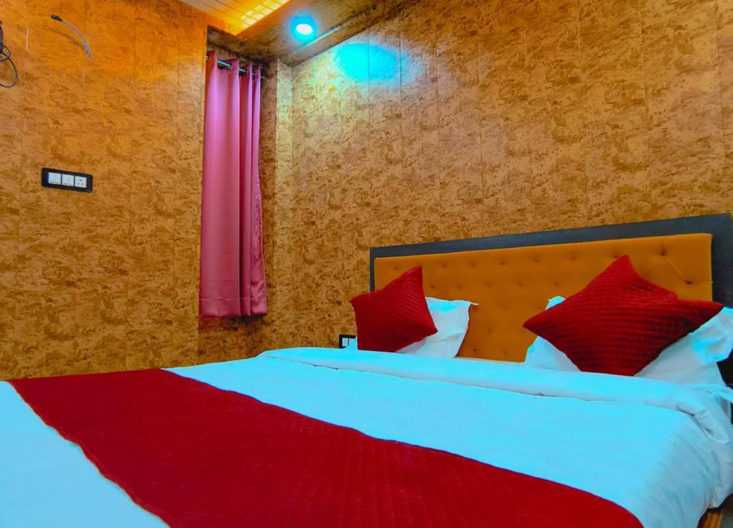 Hotel R K Villa- 500 Mtr From Kashi Vishvanath Temple Varanasi