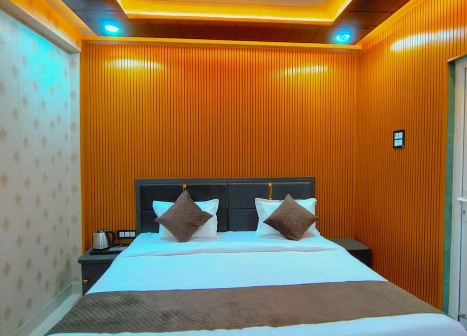 Hotel R K Villa- 500 Mtr From Kashi Vishvanath Temple Varanasi