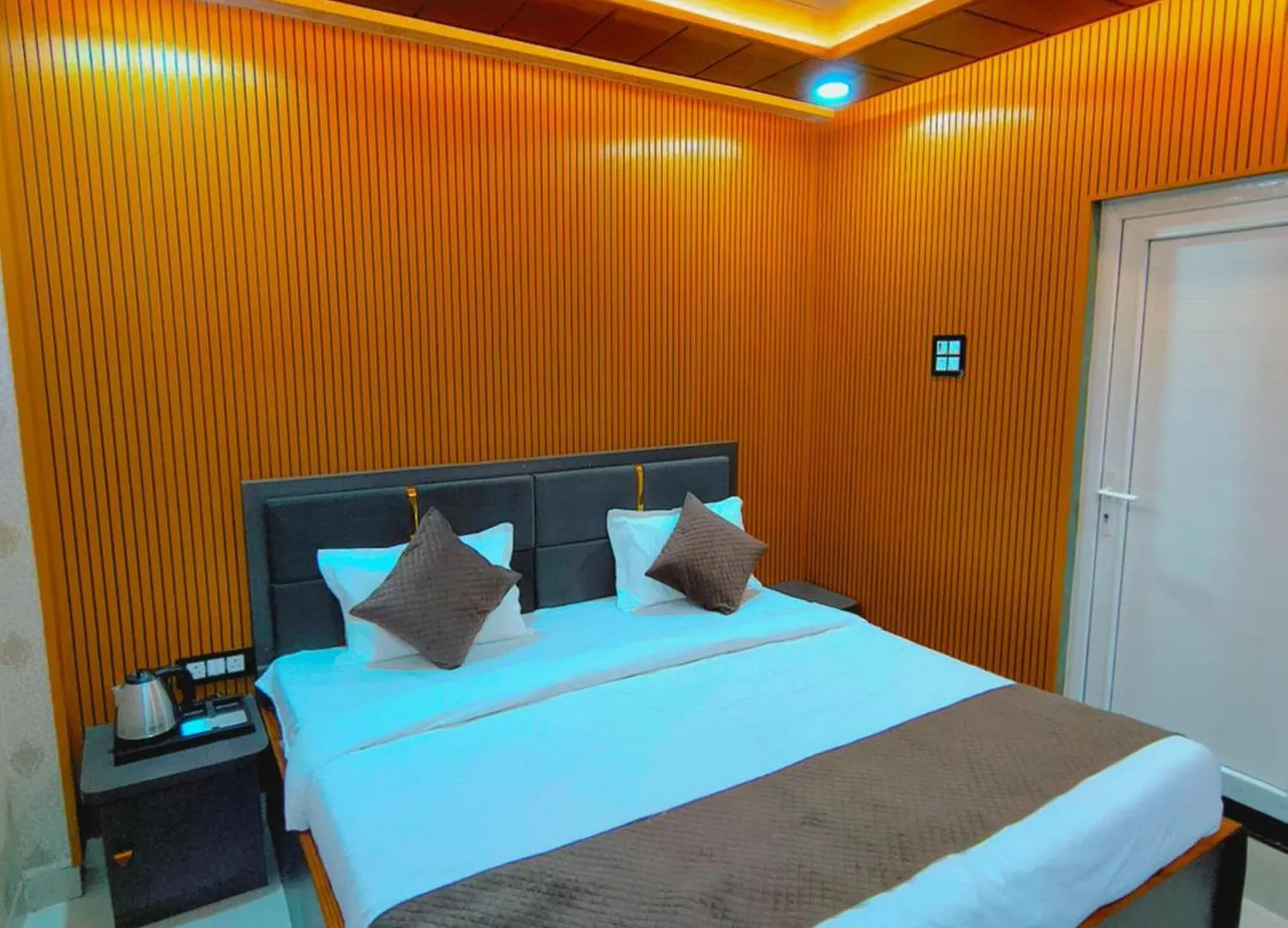 Hotel R K Villa- 500 Mtr From Kashi Vishvanath Temple Varanasi