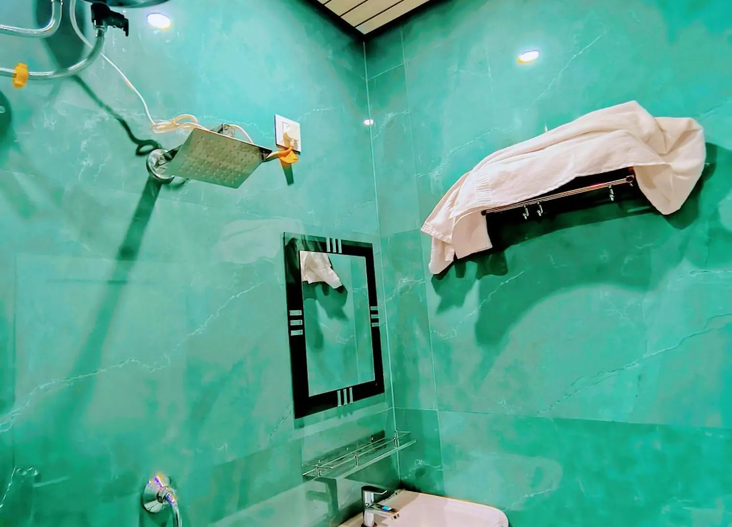 Hotel R K Villa- 500 Mtr From Kashi Vishvanath Temple Varanasi India