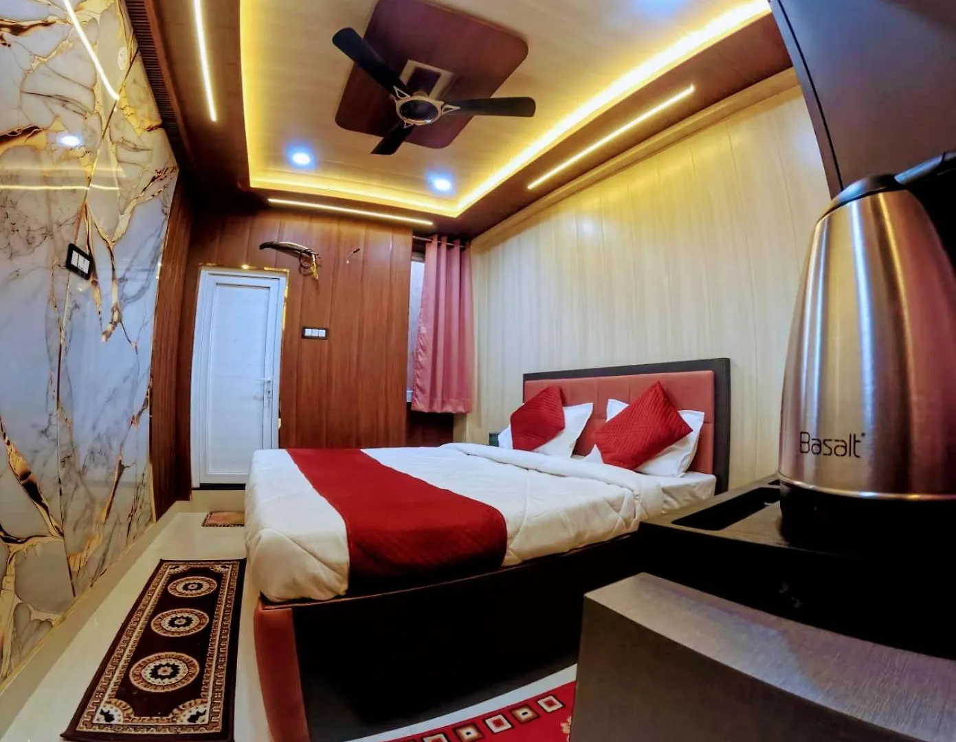 Hotel R K Villa- 500 Mtr From Kashi Vishvanath Temple Varanasi