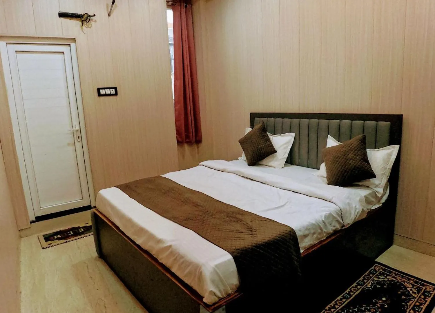 Hotel R K Villa- 500 Mtr From Kashi Vishvanath Temple Varanasi