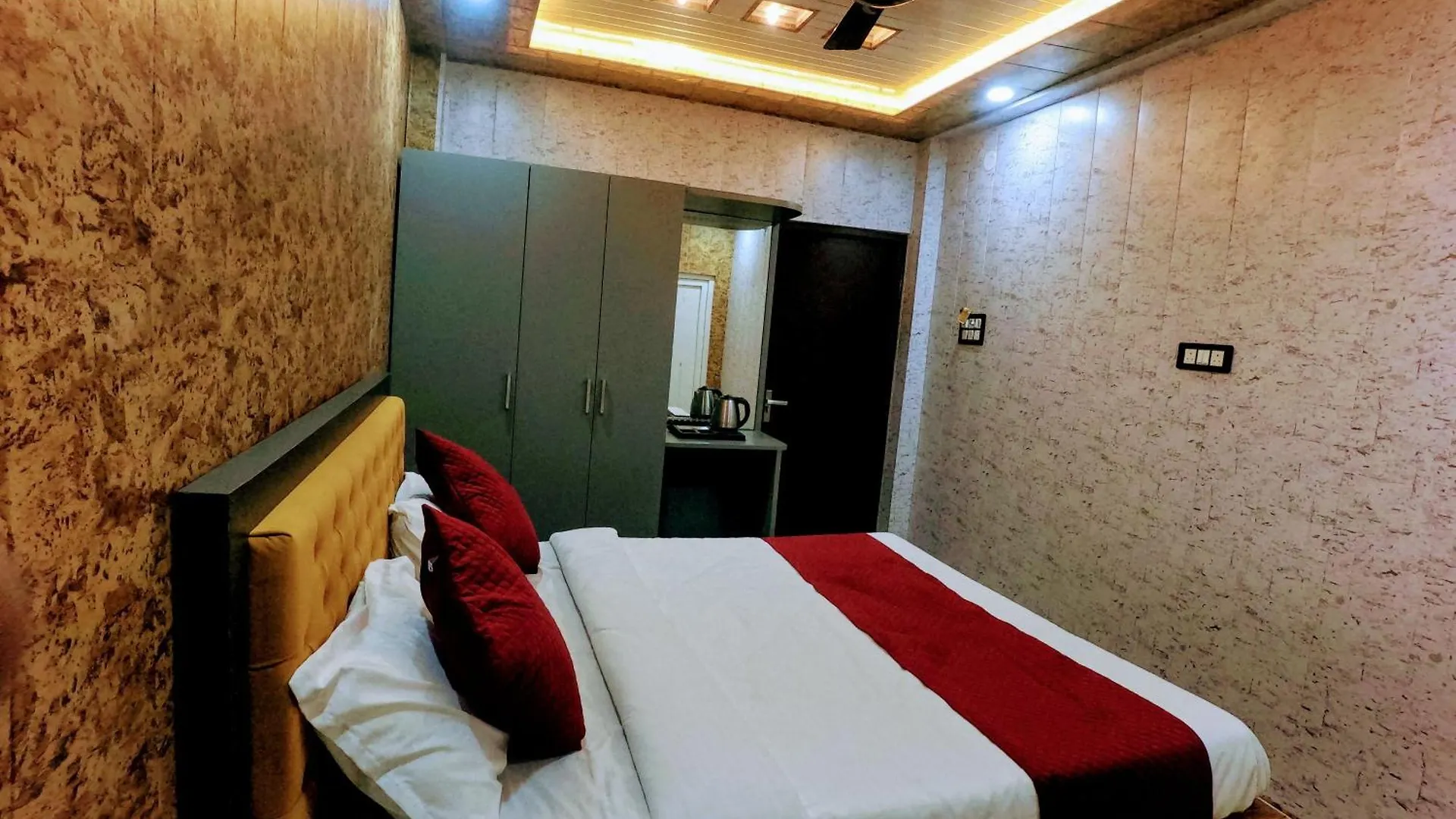 Hotel R K Villa- 500 Mtr From Kashi Vishvanath Temple Bénarès